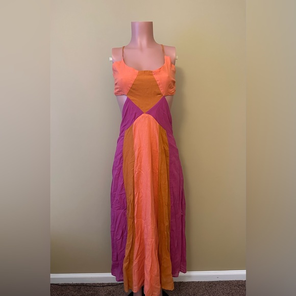 Love the Label Cut-Out Dress - Picture 3 of 4